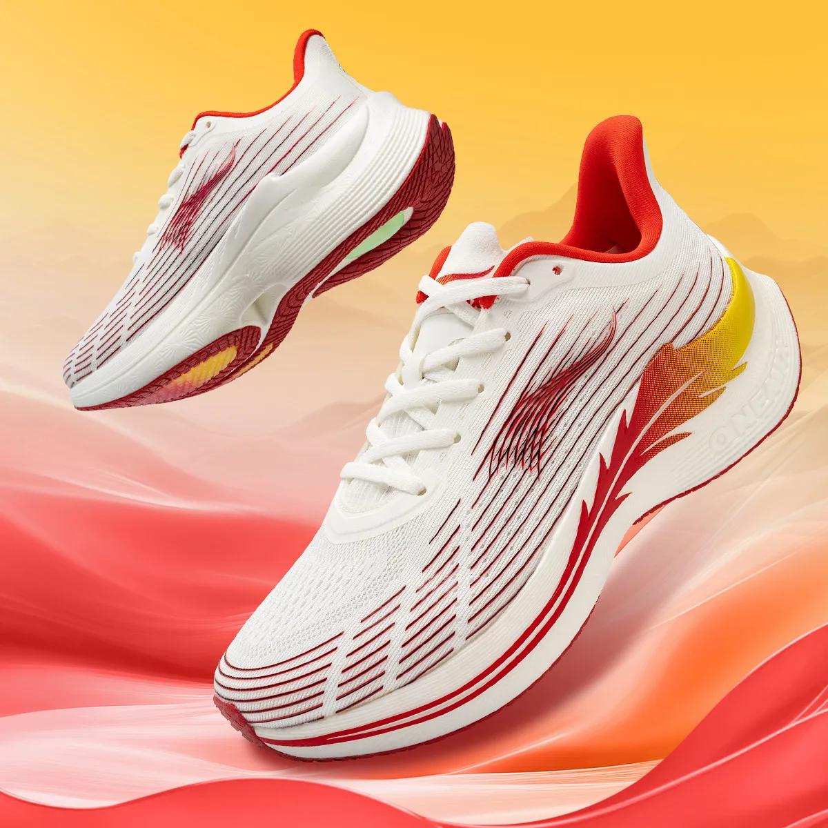 ONEMIX hommes chaussures de course pour hommes respirant maille athlétisme chaussures de marche roug