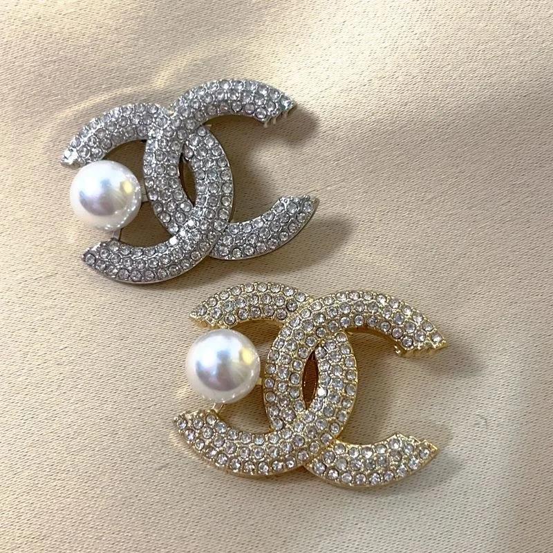 Broche Parfumée, Lettres Élégantes, Style INS Haut de Gamme, Perles Lumineuses, Petite Broche pour M