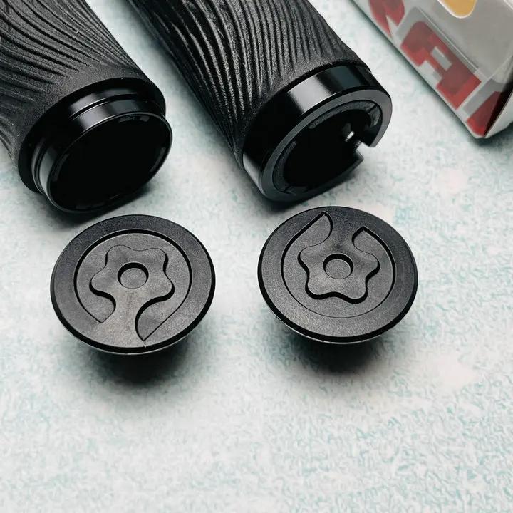 Poignées SRAM GRIP VTT pour Grip Shift disponibles en poignées pleine longueur de 122 mm avec collie