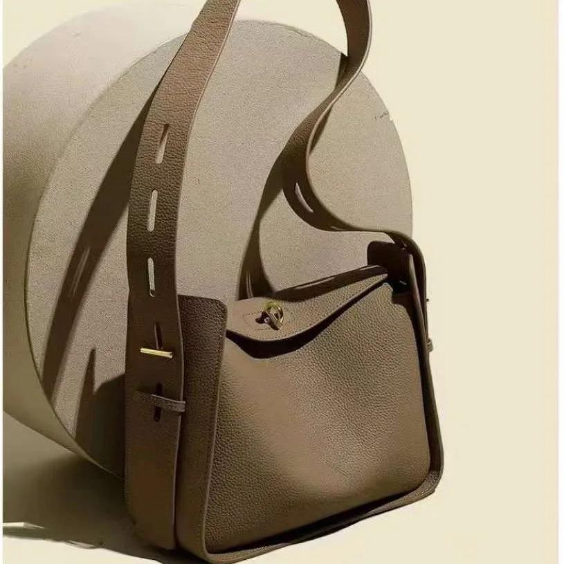 Nouveau sac de luxe de créateur de niche, sac à bandoulière et porté épaule pour femme, en cuir de v