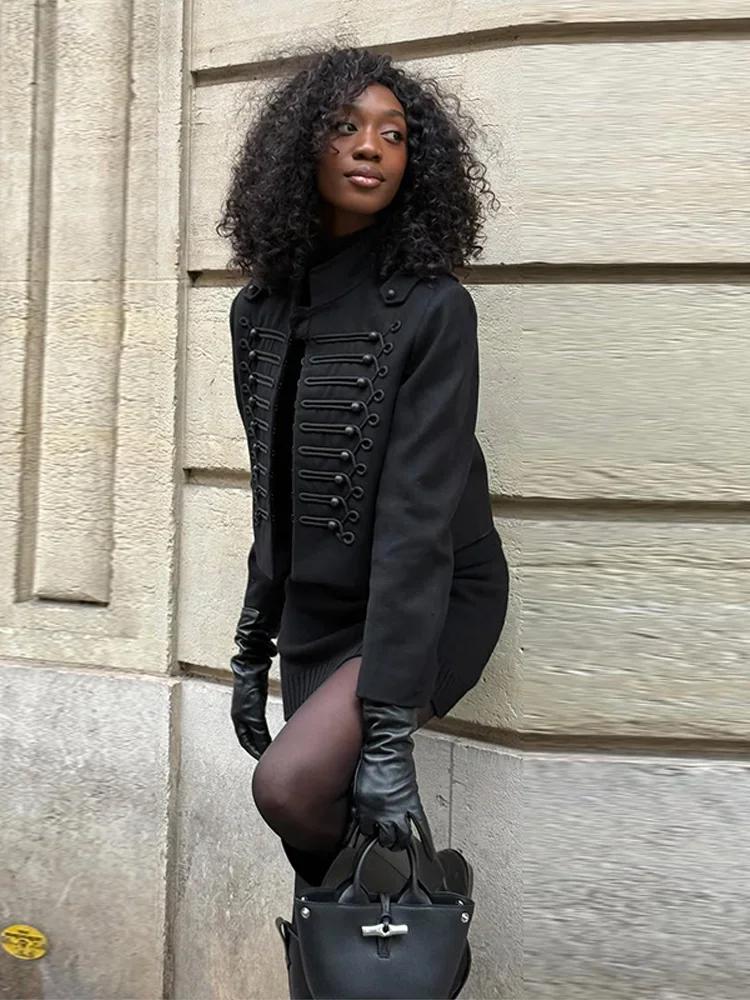 Nouvelle Veste Courte Femme Printemps 2026 Noire à Col Montant Manches Longues Boutons Tressés Coupe