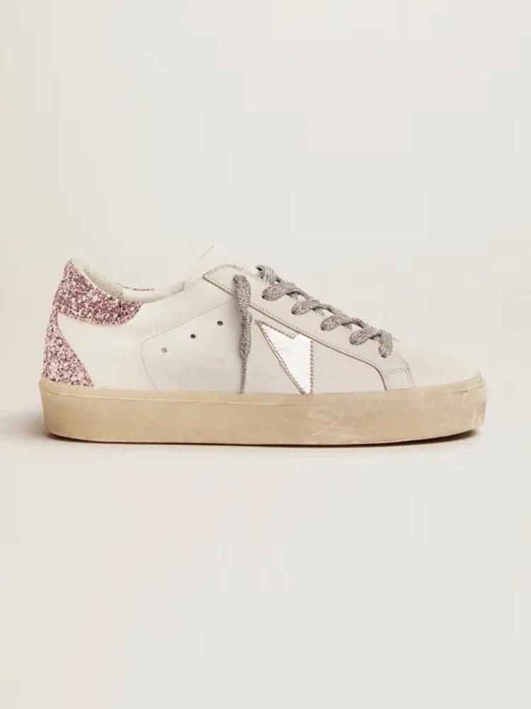 Baskets streetwear délavées, contraste de couleurs audacieux, look urbain