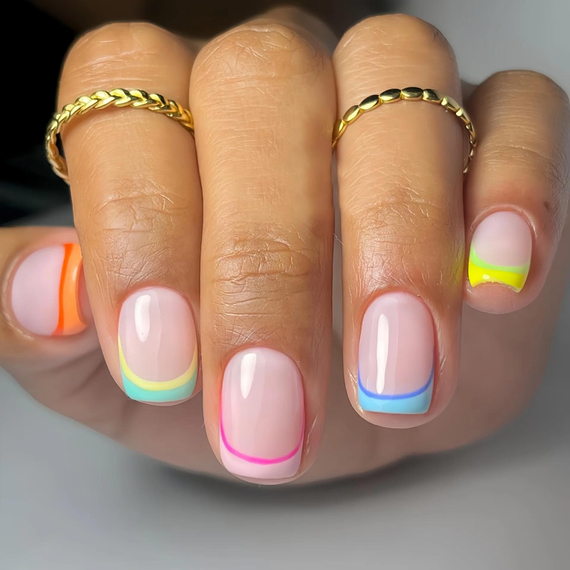 Faux ongles français colorés, 24 pièces, Design à rayures diagonales, courts et ronds, élégants, à p