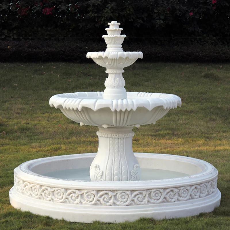 Fontaine à eau courante, ornement, grand étang à poissons en plein air, balcon, jardin, caractéristi