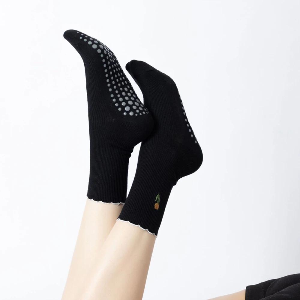 Chaussettes de Yoga et Pilates brodées de fleurs pour femmes, chaussettes de sport de sol antidérapa