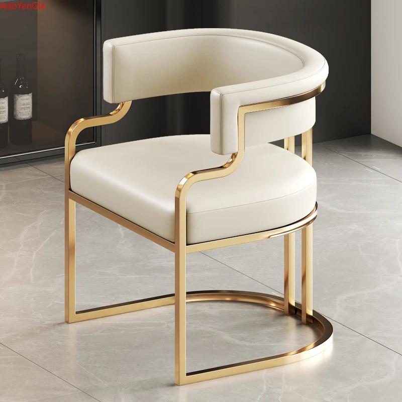 Chaises de salle à manger design beige avec pieds dorés, chaises de canapé tendance, chaises de luxe