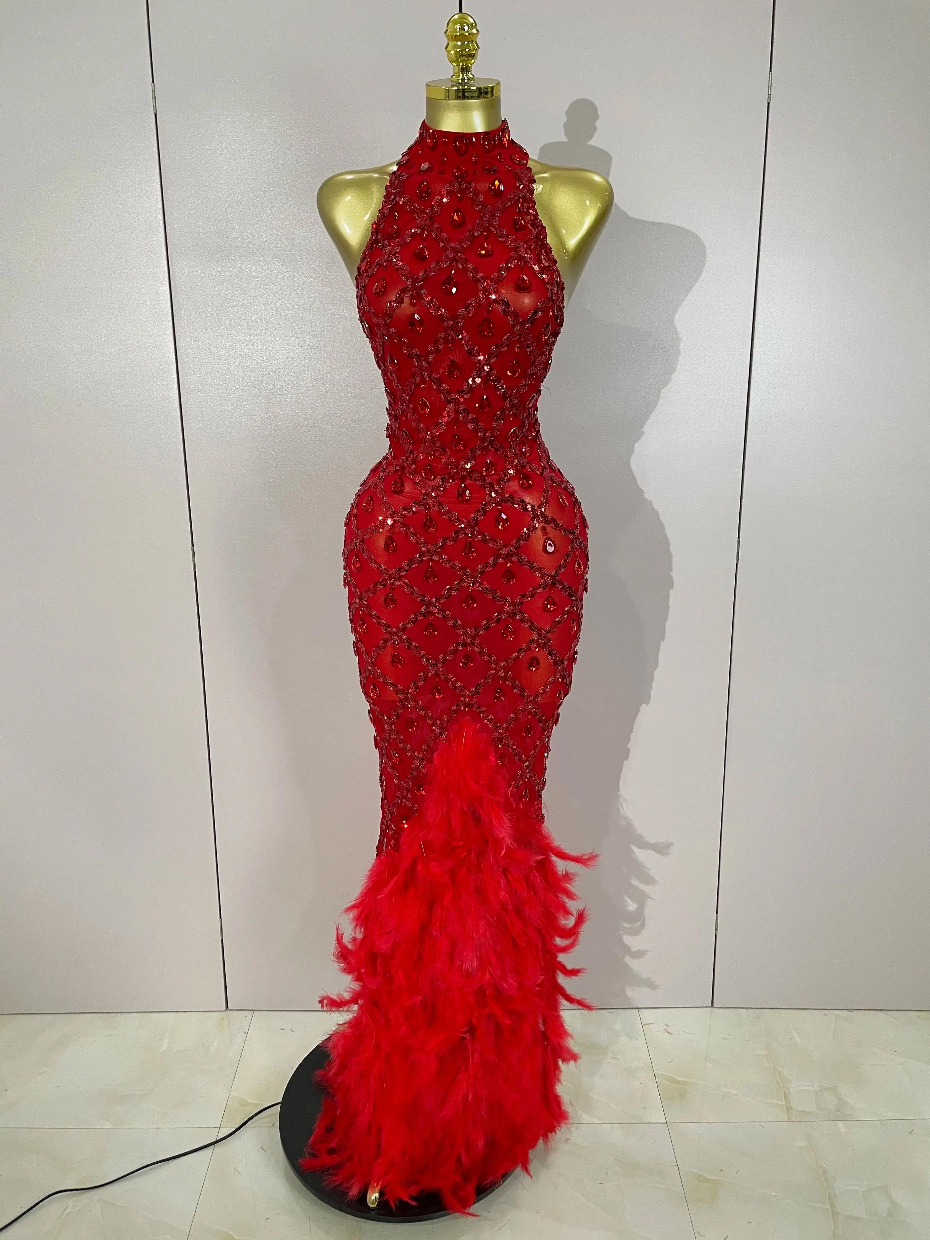 Luxe brillant rouge strass plume Sexy maille voir à travers longue robe femmes anniversaire soirée d