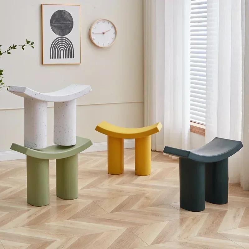 Tabourets à langer en plastique pour salon, petit tabouret incurvé pour la maison, Table basse moder