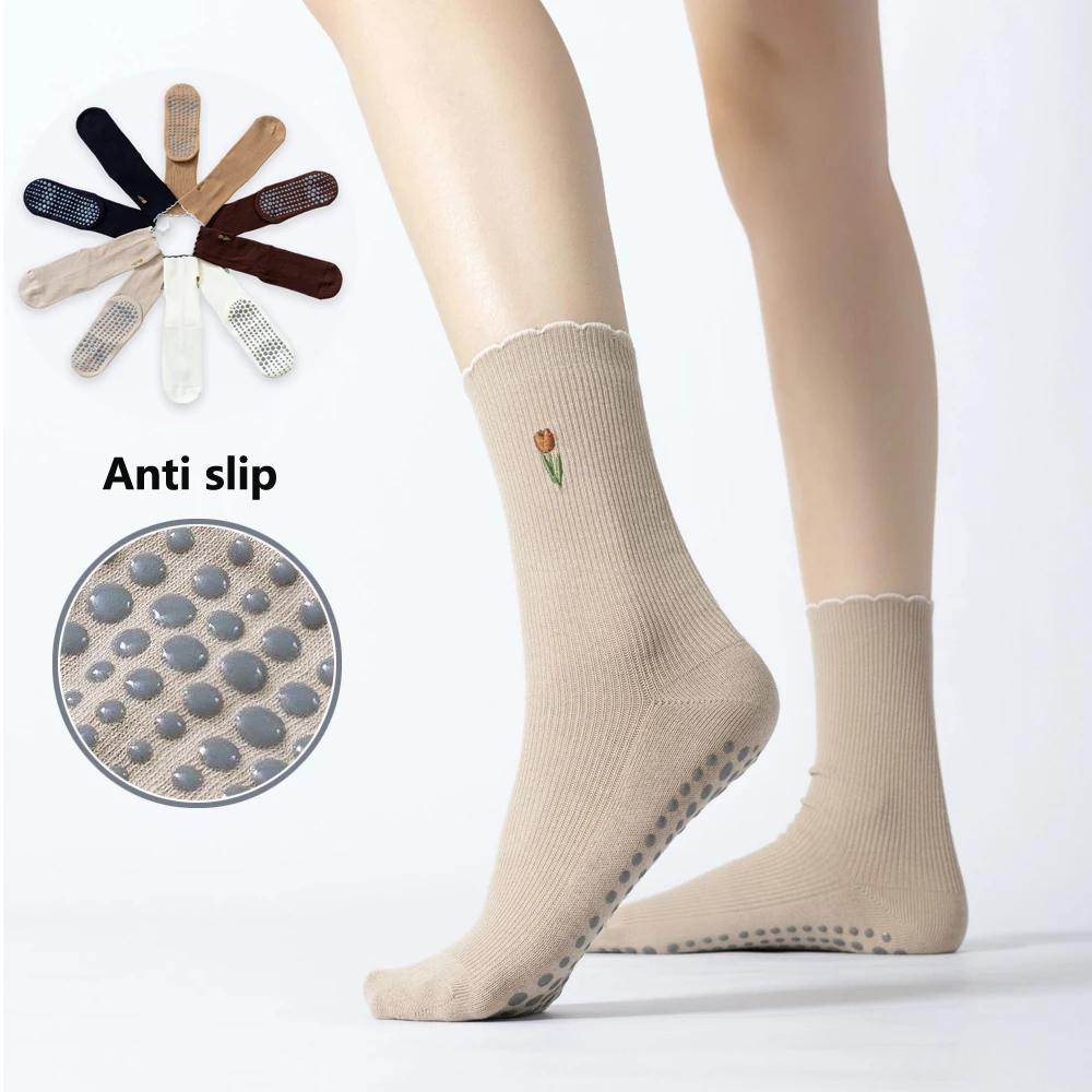 Chaussettes de Yoga et Pilates brodées de fleurs pour femmes, chaussettes de sport de sol antidérapa