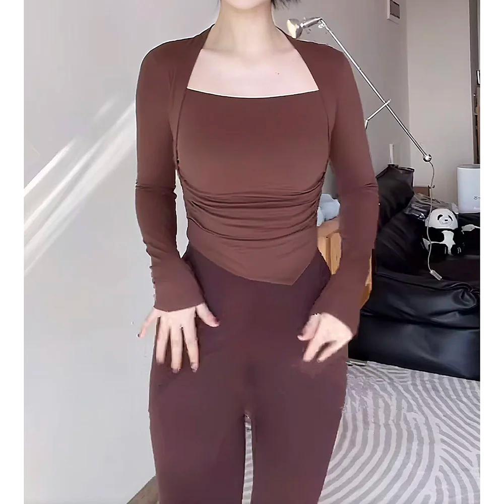 Haut de sport avec coussin de poitrine pour femmes, chemises à manches longues, court et élégant, vê