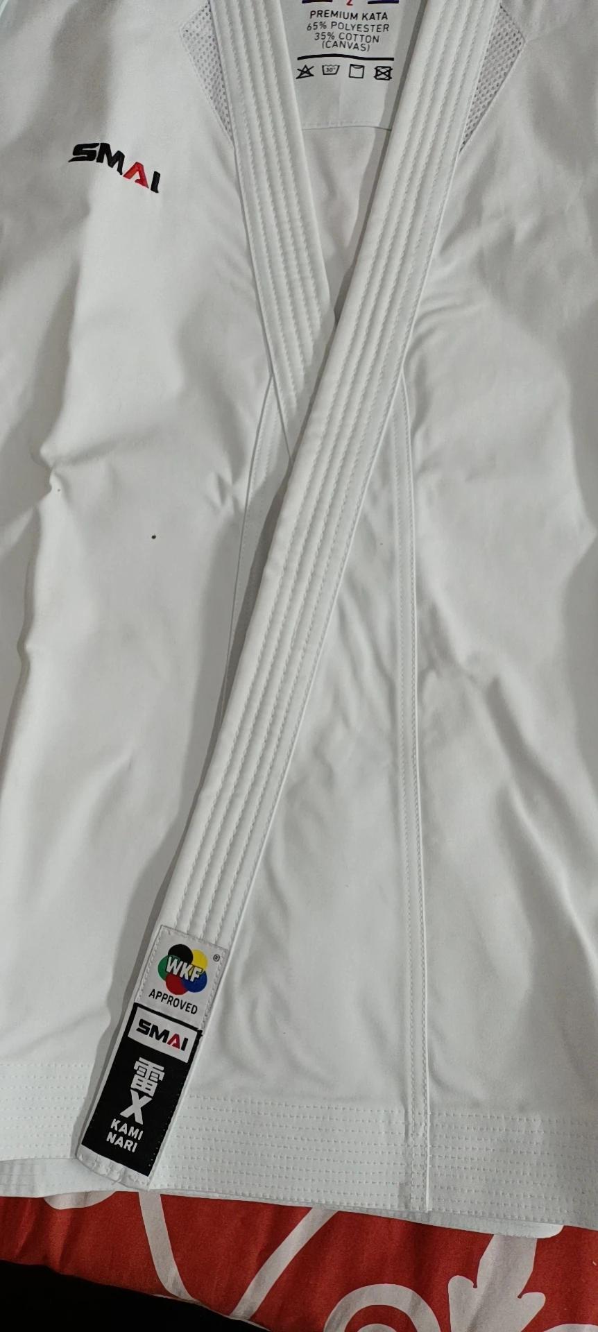 Karategi SMAI 14OZ PREMIUM KAMINARI X - Uniforme officiel WKF approuvé pour compétition Kata