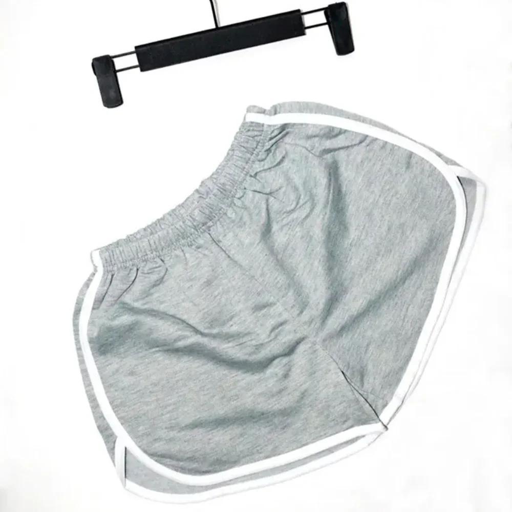 Short élastique pour femme