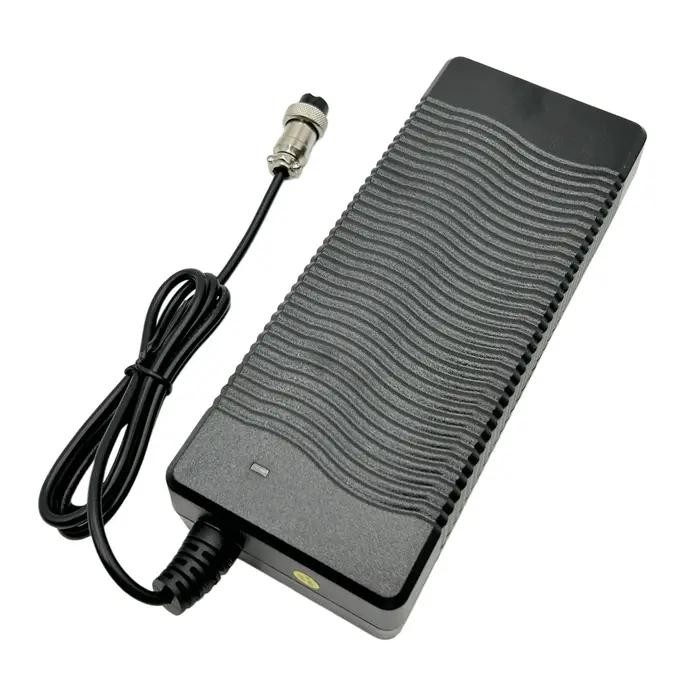 Chargeur de batterie de scooter électrique