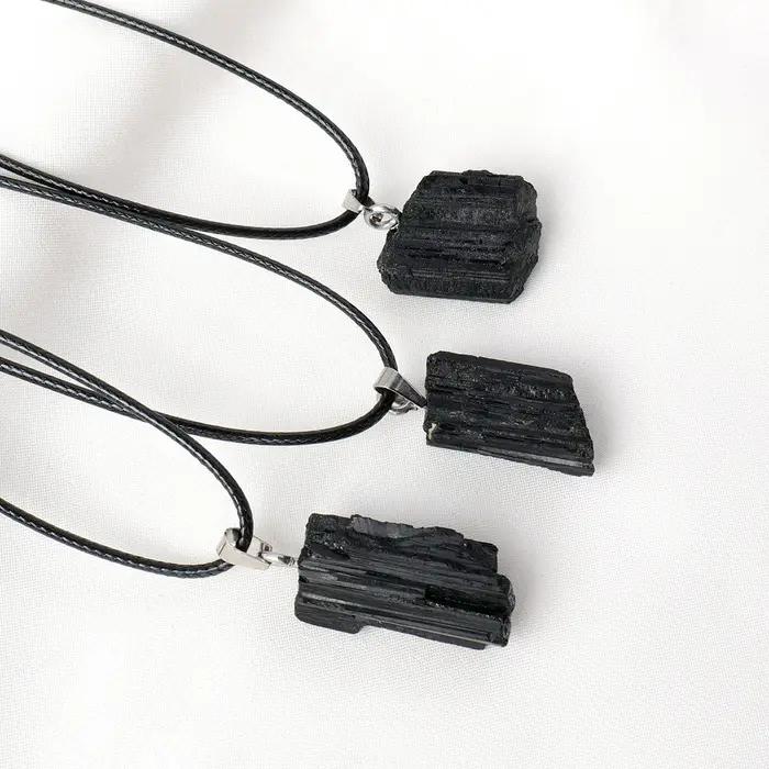 Collier avec pendentif en Tourmaline noire, cristal naturel, pierre brute, gemme non polie, bijoux à
