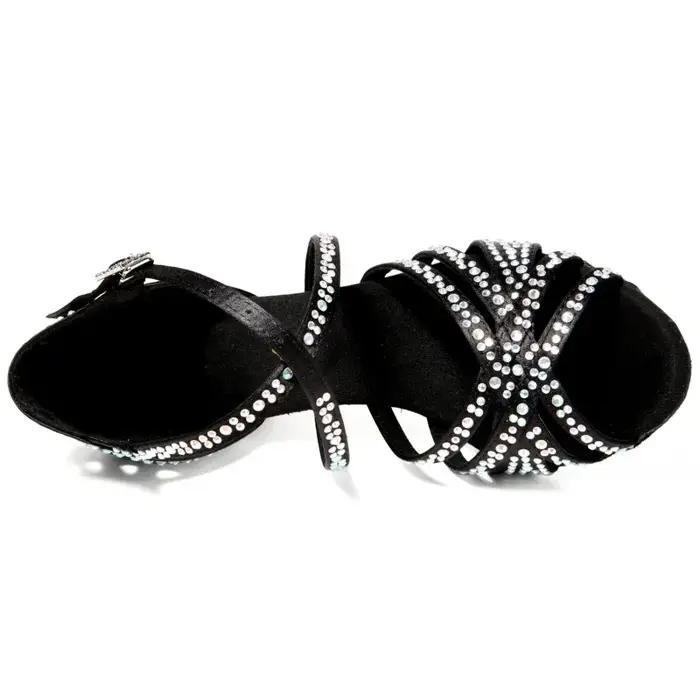 Les nouvelles chaussures de danse latine incrustées de diamants sont juste les semelles souples des
