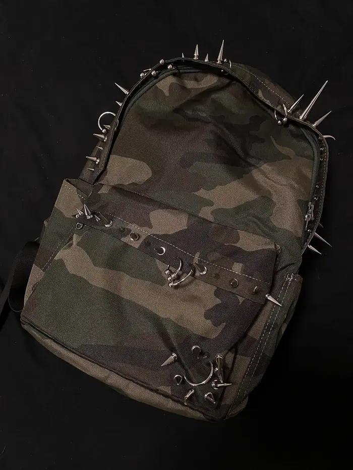 Sac à dos imprimé camouflage à rivets punk pour hommes et femmes, sac à dos conçu à la mode
