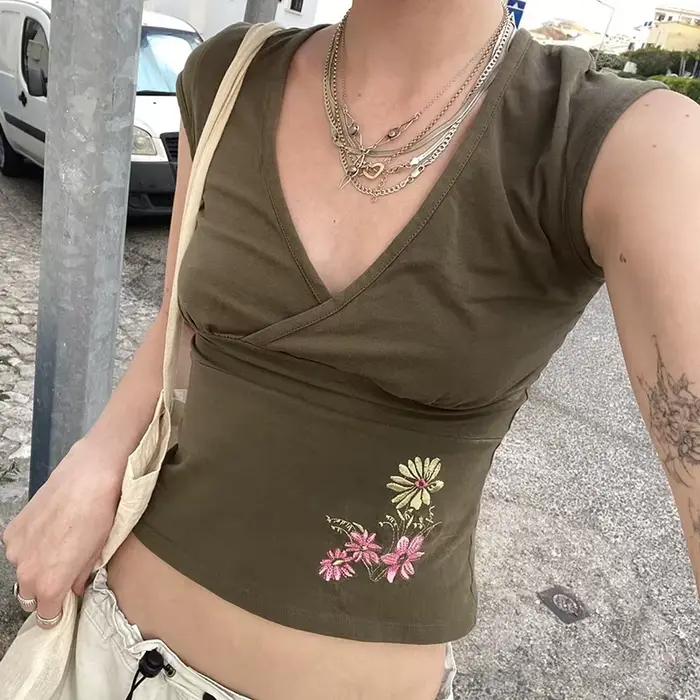 SUCHCUTE rétro Geen broderie florale col en V manches hauts Y2k femmes mince T-shirt Chic Streetwear
