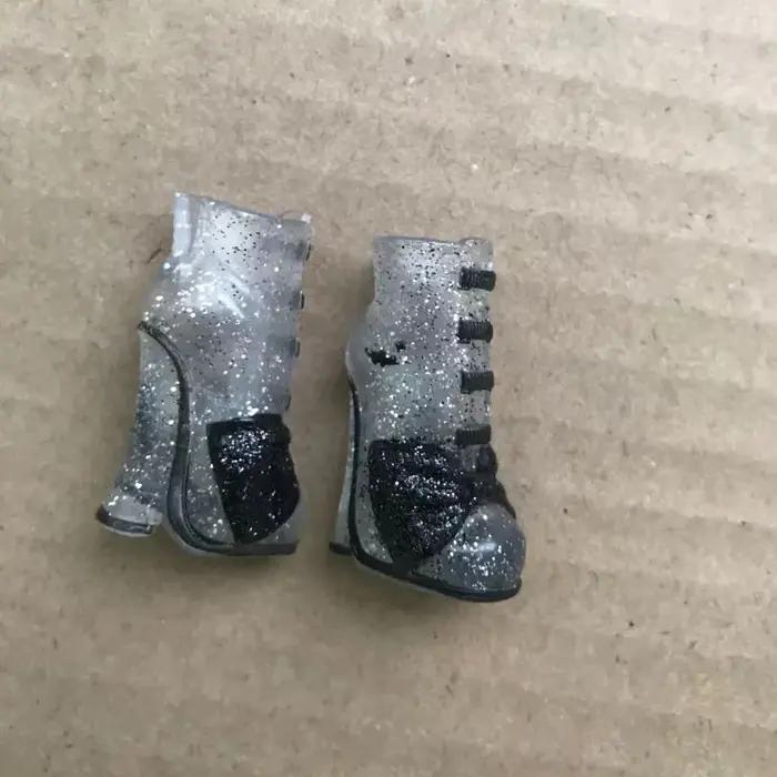 Chaussures originales pour mains de poupée, bottes, boucles d'oreilles, décors de remplacement, main