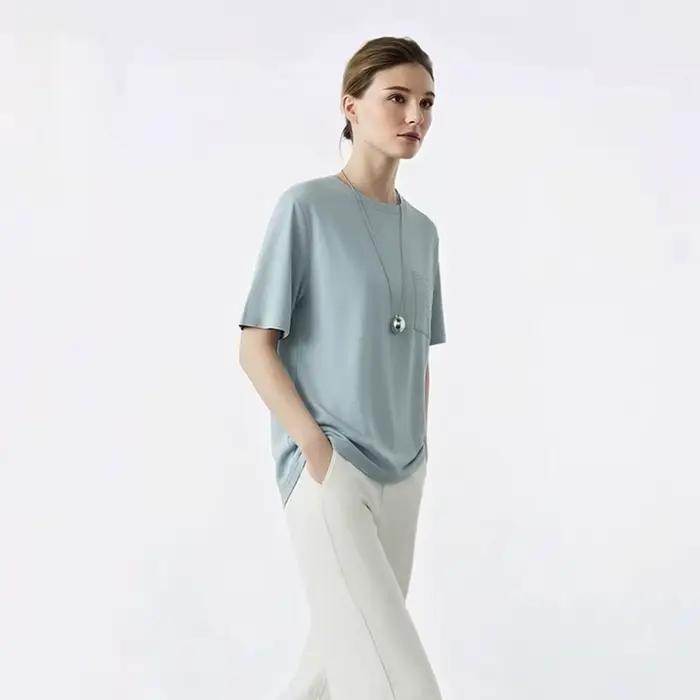 T-shirt Amii pour femme, nouvelle collection été 2026, col rond, en coton extensible, avec poche orn