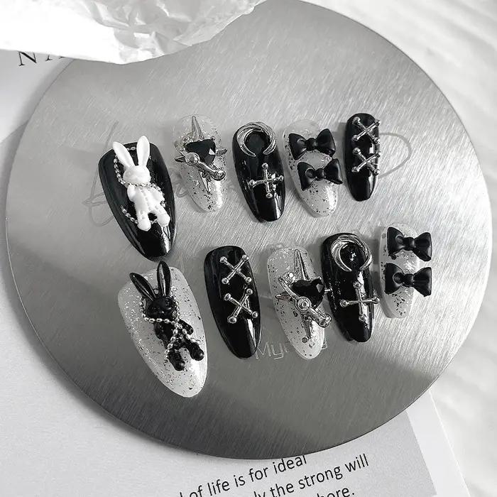 Nail art en forme d'amande fait à la main, beaux faux ongles, lapin noir et blanc d'halloween, adapt