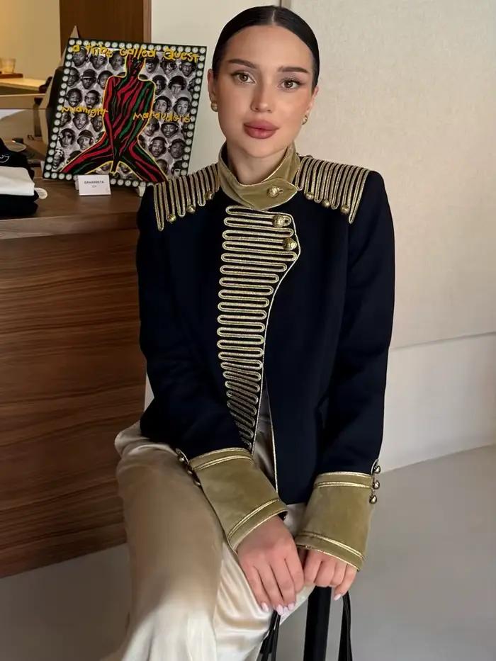 HH 2026 Nouvelle Veste Courte Femme Tendance à Col Montant et Boutonnage Simple, Manches Longues, Co