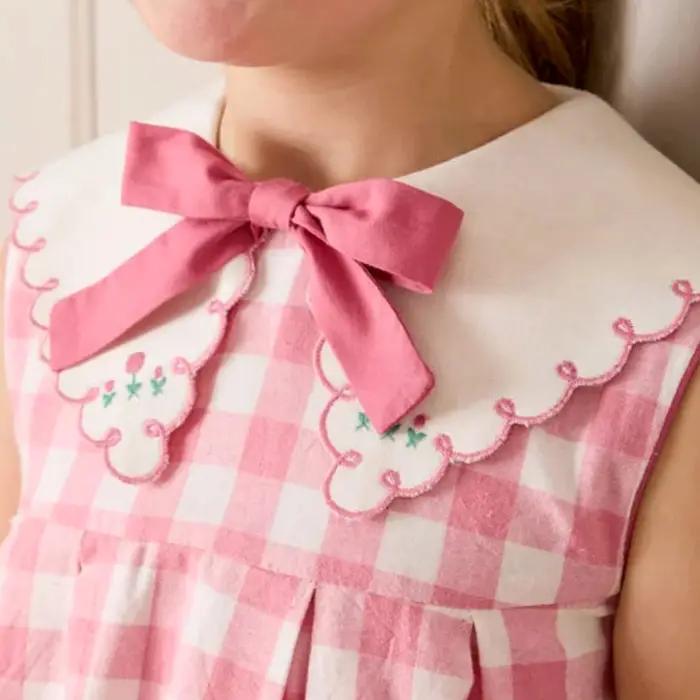 Robe rose à carreaux brodée sans manches pour fille, tenue mignonne pour les vacances d'été, robes p