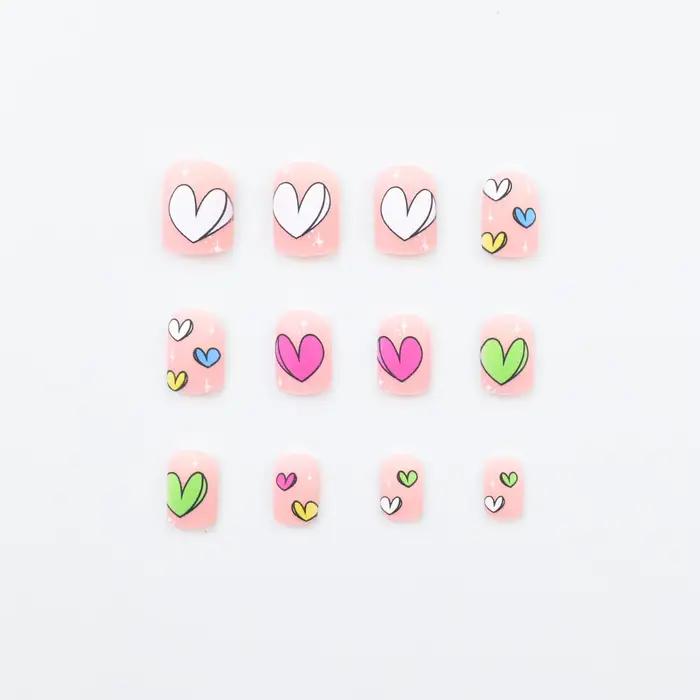 24 pièces faux ongles carrés courts mats, conception de coeur coloré couverture complète presse sur