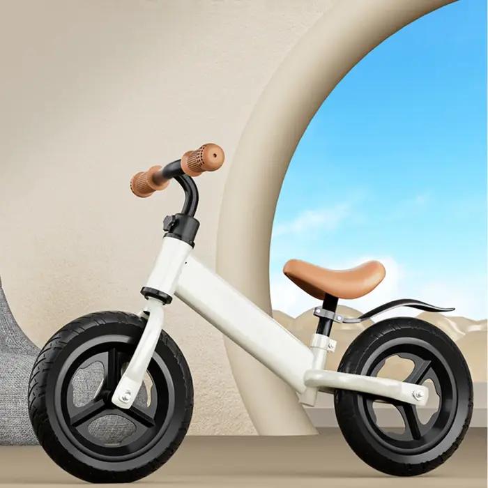 Vélo d'équilibre léger pour enfants avec 360 ° Guidon rotatif antidérapant pour bébé de 2 à 6 ans,
