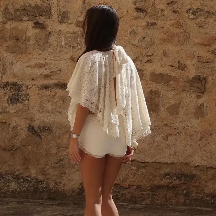 Ensemble de plage sexy pour femme : Haut licou à manches chauve-souris et short, broderie dentelle,