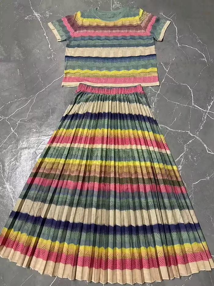 Ensemble deux pièces tricoté élastique rayé couleur rétro : cardigan et jupe plissée ample – Collect