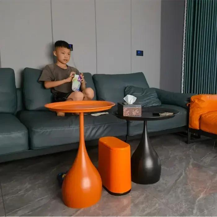 Table d'appoint élégante en métal, design moderne pour salon et chambre à coucher, fonctionnelle com