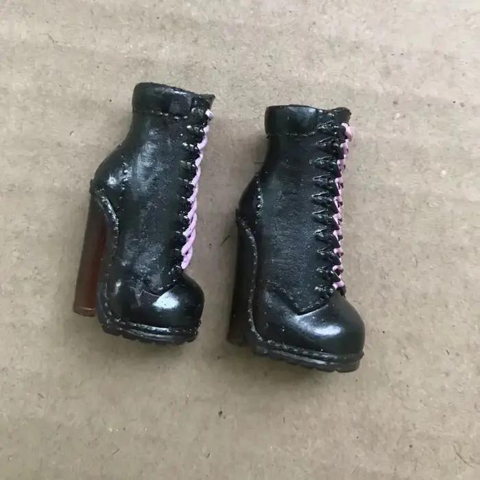 Chaussures originales pour mains de poupée, bottes, boucles d'oreilles, décors de remplacement, main