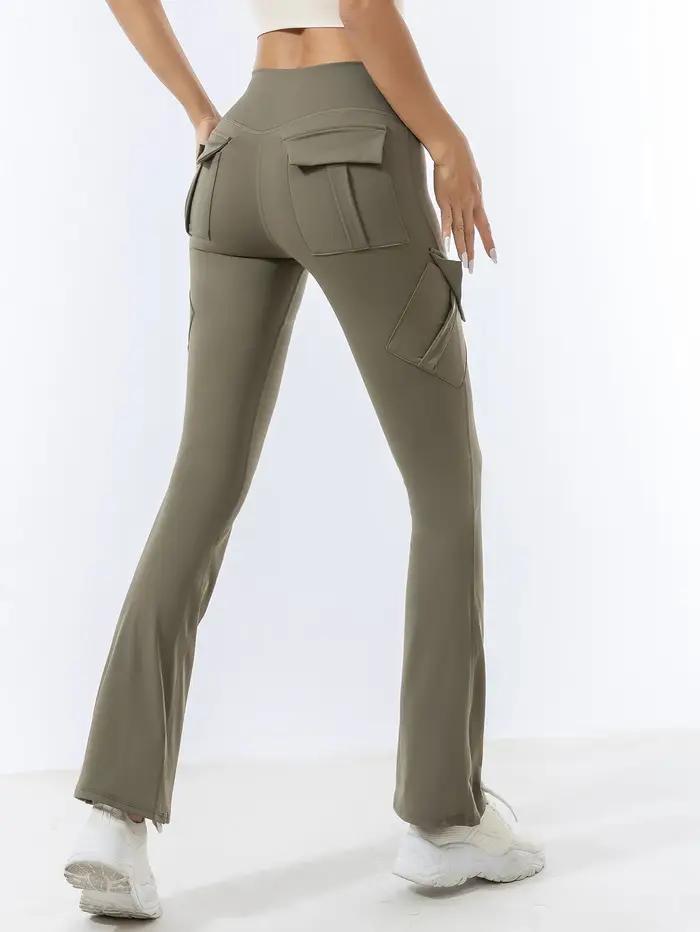 Les pantalons de yoga à poches peuvent être portés sur des pantalons légèrement évasés taille haute