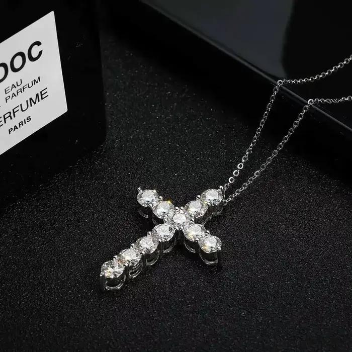 Pendentif croix Moissanite complet, chaîne originale en argent Sterling plaqué or blanc, collier fin