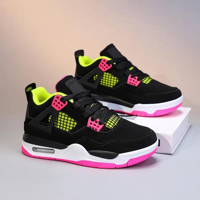Une paire de chaussures d'entraînement sportives à tige en cuir pour enfants, chaussures décontracté