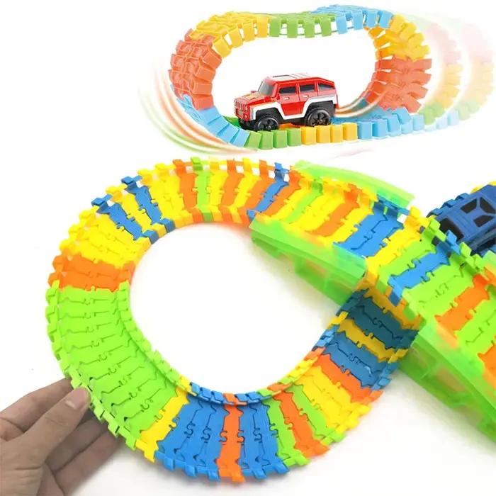 Bricolage avec carte assembler cascadeur voiture variété universelle course ensemble piste voiture F