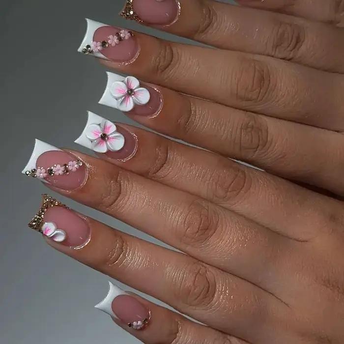24 pièces Simple blanc français faux ongles Art mignon fleur conception ongles conseils strass court
