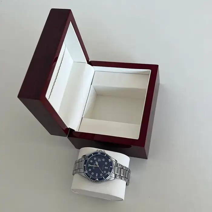 Boîte de rangement haut de gamme pour 1 montre, en bois, peinte en rouge, comme une boîte à bijoux, avec un briquet inclus, parfaite pour ranger les montres.