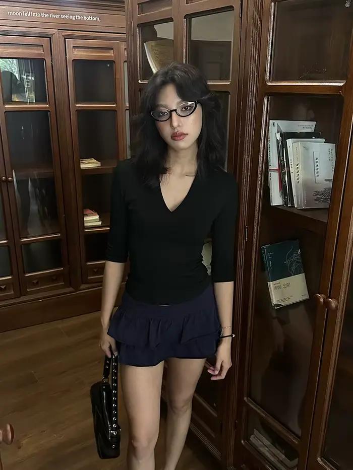 Yedinas col en v Streetwear noir T-shirt femmes vêtements demi manches mode coréenne mince été hauts