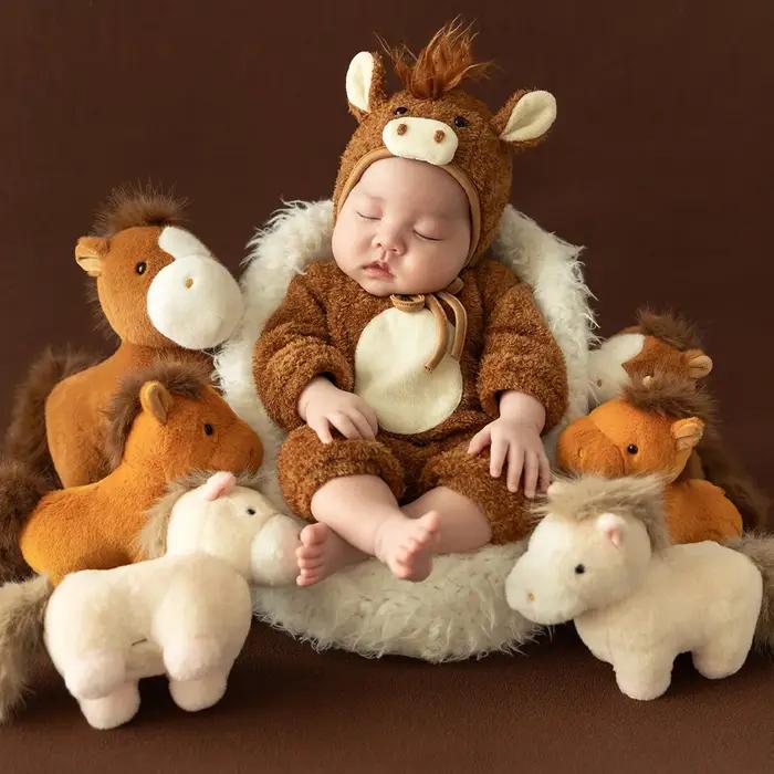 Accessoires de photographie nouveau-né sur le thème du cheval brun : Combinaison bébé + chapeau, pou