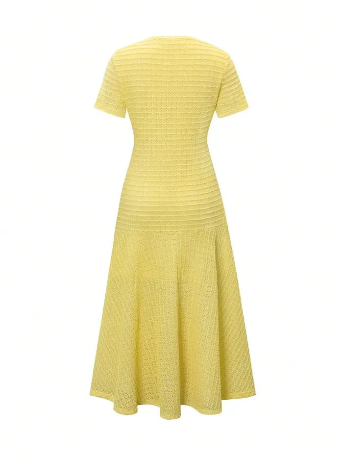 Robe midi en tricot texturé jaune avec boutons sur le devant et fausses poches