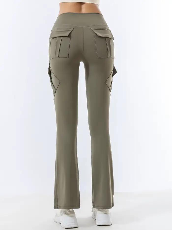 Les pantalons de yoga à poches peuvent être portés sur des pantalons légèrement évasés taille haute