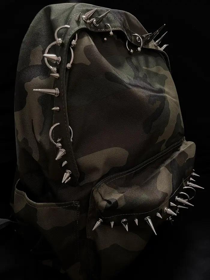 Sac à dos imprimé camouflage à rivets punk pour hommes et femmes, sac à dos conçu à la mode
