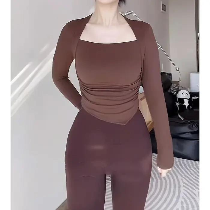 Haut de sport avec coussin de poitrine pour femmes, chemises à manches longues, court et élégant, vê