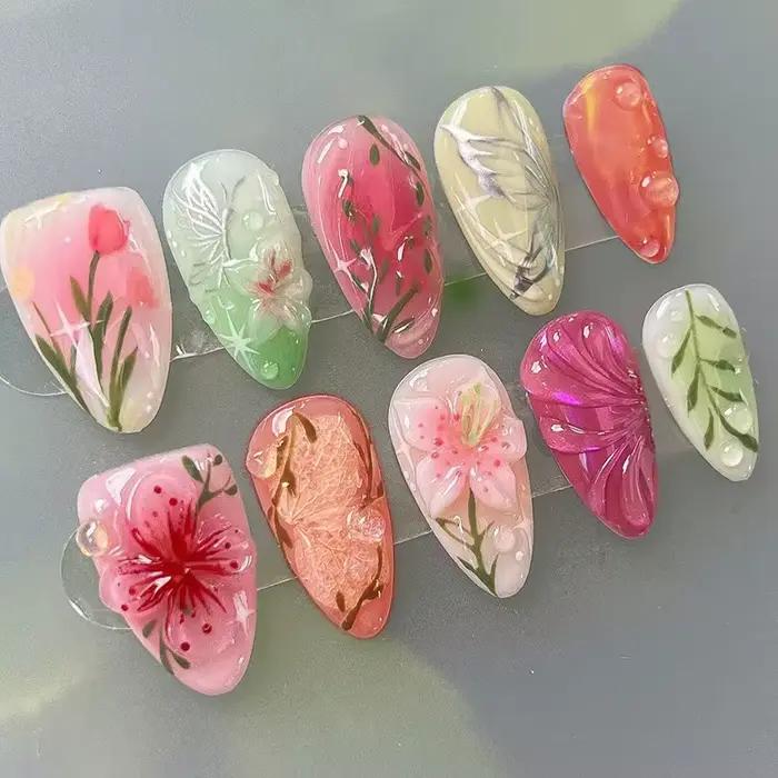 24 faux ongles à presser de longueur moyenne, forme amande, motif floral 3D ondulé, couverture compl
